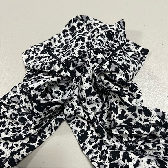 Zyia Active Snow Leopard Pocket Brilliant High Rise Leggings - Picture 7 of 11